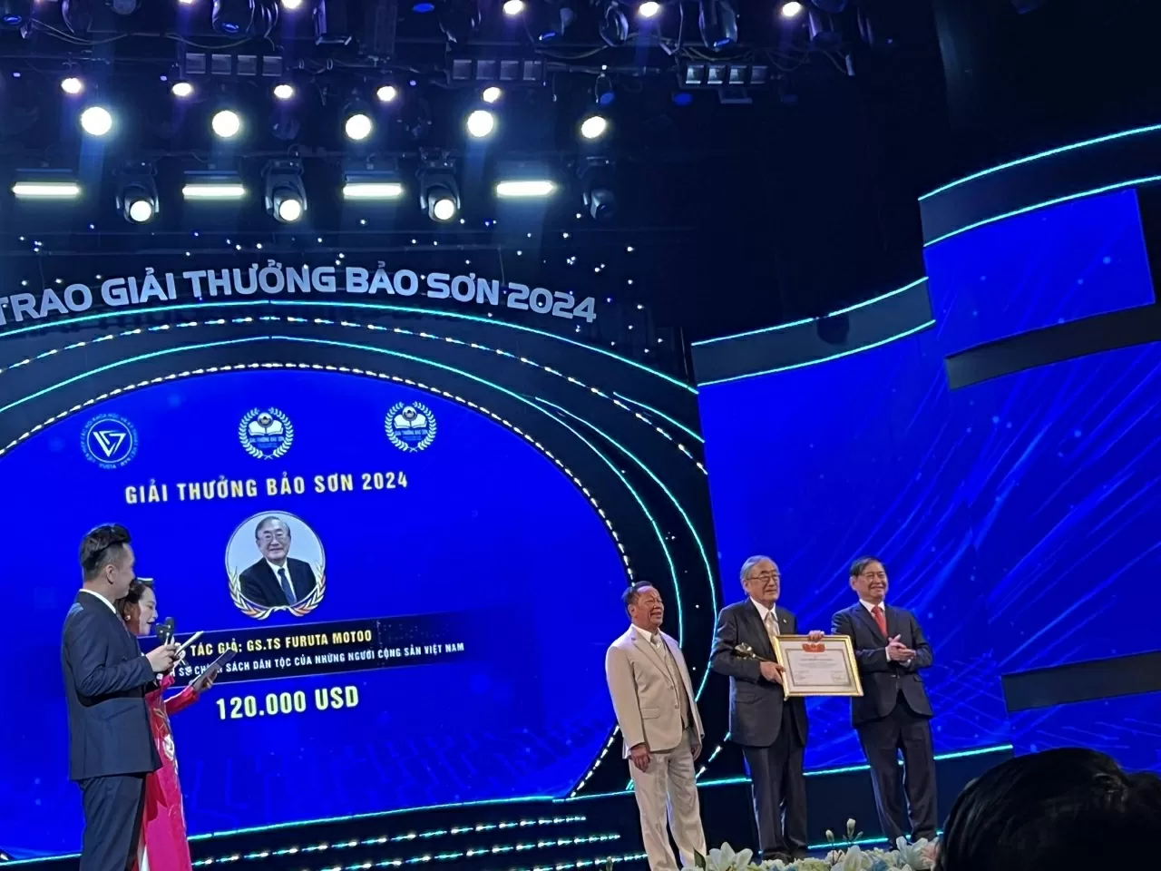 Giải thưởng Bảo Sơn năm 2024: Vinh danh 4 tác giả, công trình xuất sắc Giải thưởng Bảo Sơn năm 2024: Vinh danh 4 tác giả, công trình xuất sắc