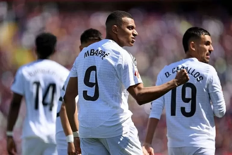 Dù lập Hat-trick nhưng Mbappe vẫn không thể có được chiến thắng.