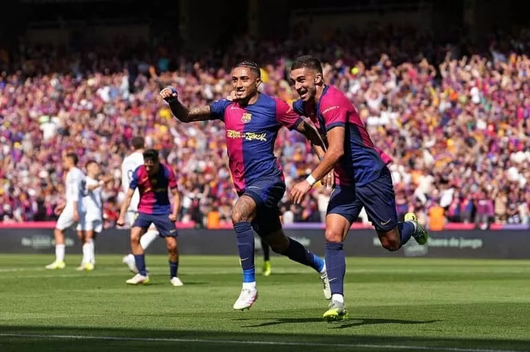 Barcelona ngược dòng thuyết phục đồng thời chạm một tay vào ngôi vương La Liga. Barcelona ngược dòng thuyết phục đồng thời chạm một tay vào ngôi vương La Liga.