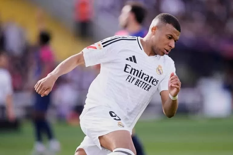 Dù lập Hat-trick nhưng Mbappe vẫn không thể có được chiến thắng. Dù lập Hat-trick nhưng Mbappe vẫn không thể có được chiến thắng.