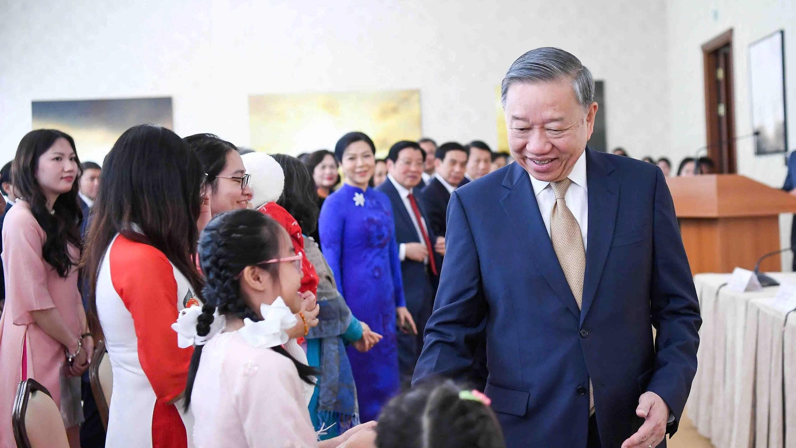 Tổng Bí thư Tô Lâm gặp gỡ cán bộ Đại sứ quán và đại diện cộng đồng người Việt Nam tại Belarus