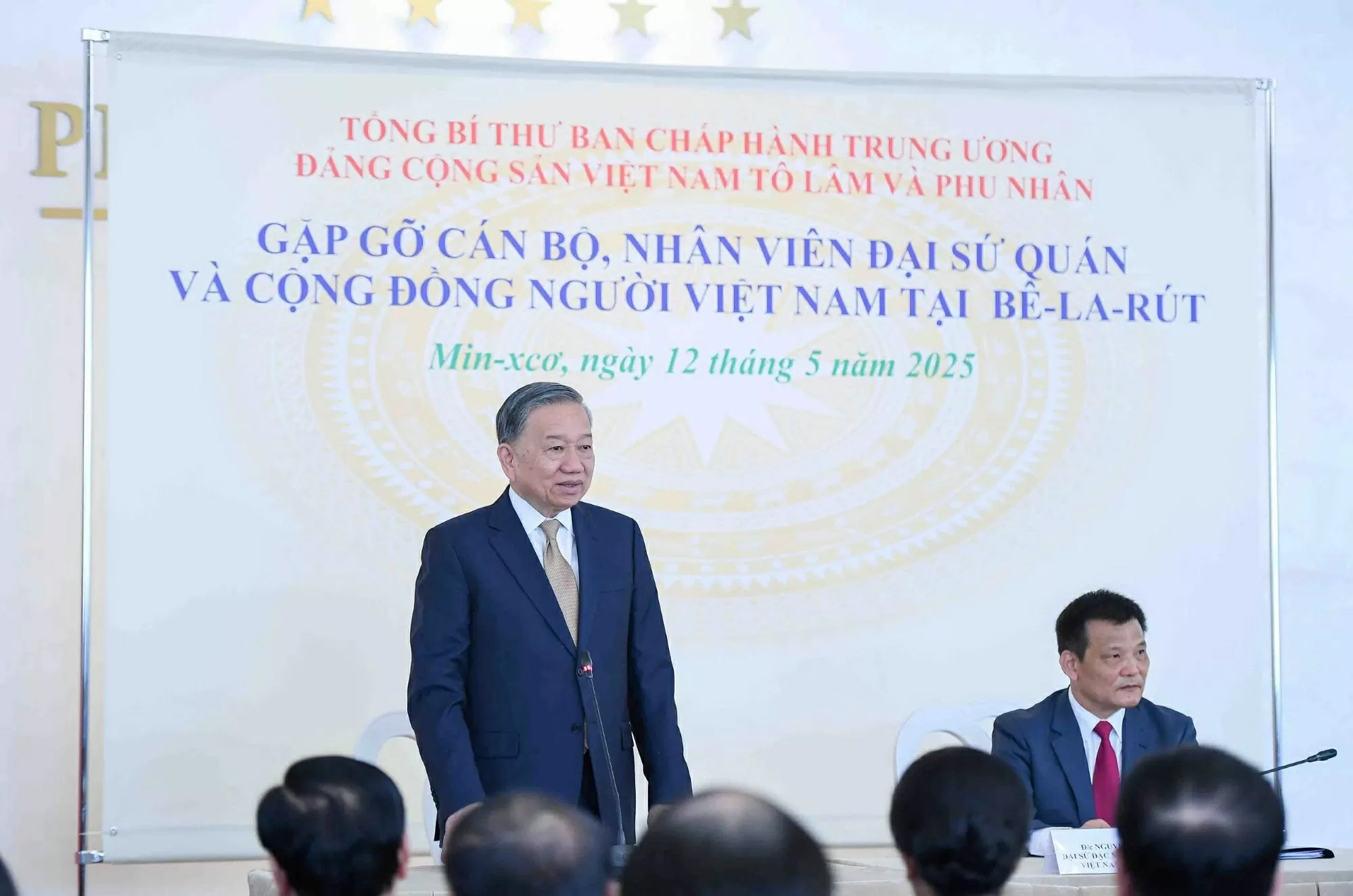 Tổng Bí thư Tô Lâm gặp gỡ cán bộ Đại sứ quán và đại diện cộng đồng người Việt Nam tại Belarus