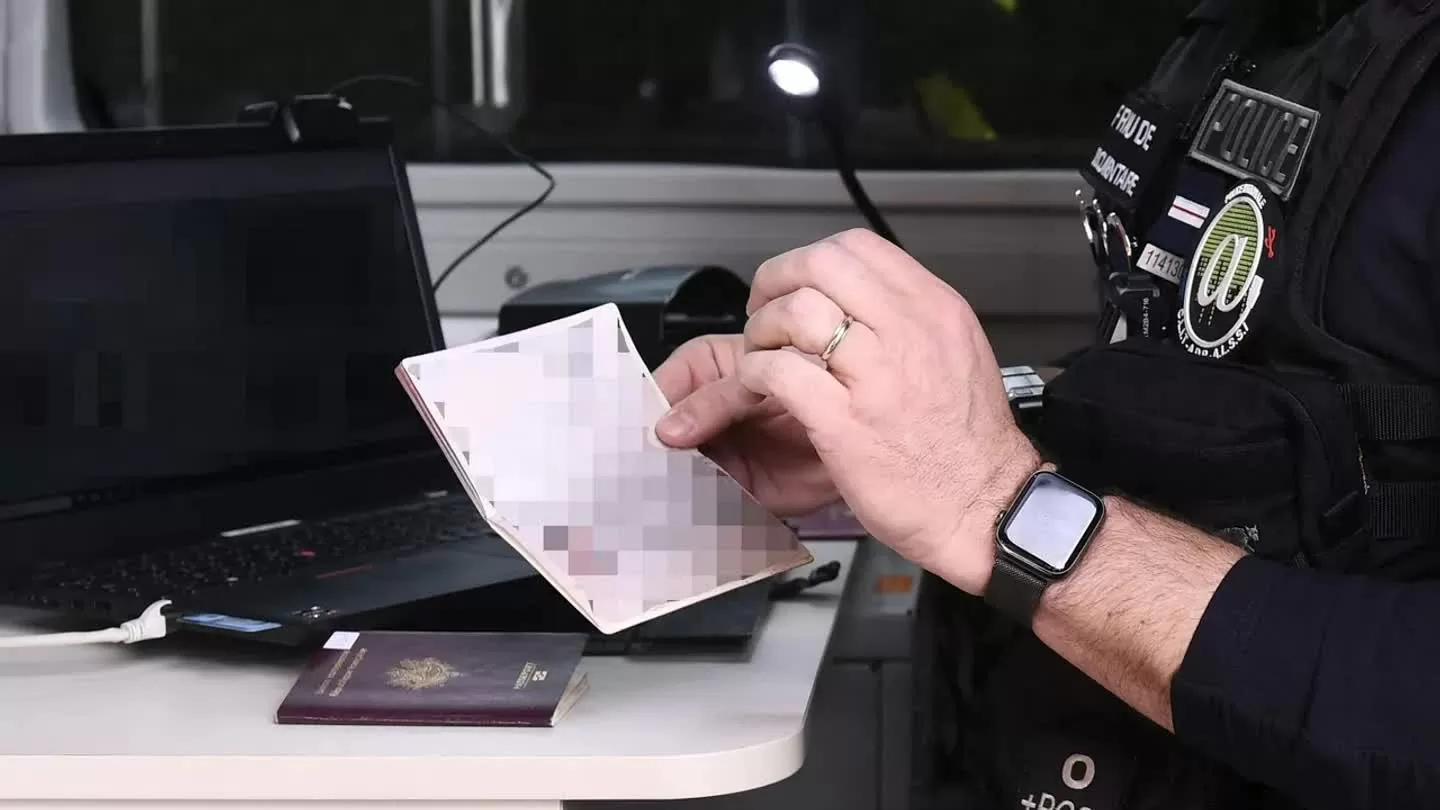 Căng thẳng chưa 'xuôi', Algeria tố Pháp dùng chiêu trò, tuyên bố trục xuất 2 nhân viên tình báo của Paris