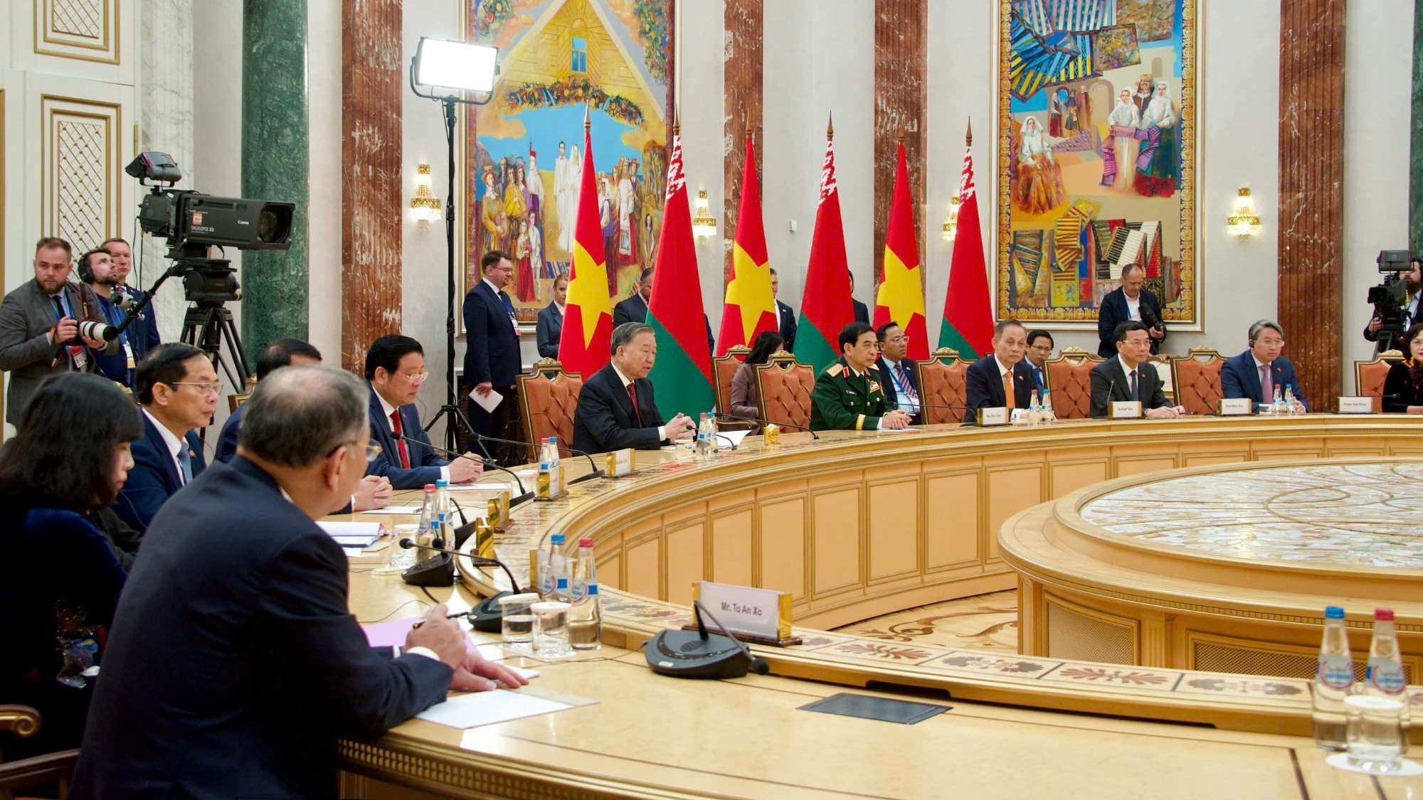 Tổng Bí thư Tô Lâm hội đàm với Tổng thống A. Lukashenko: Việt Nam coi Belarus là đối tác quan trọng ở khu vực