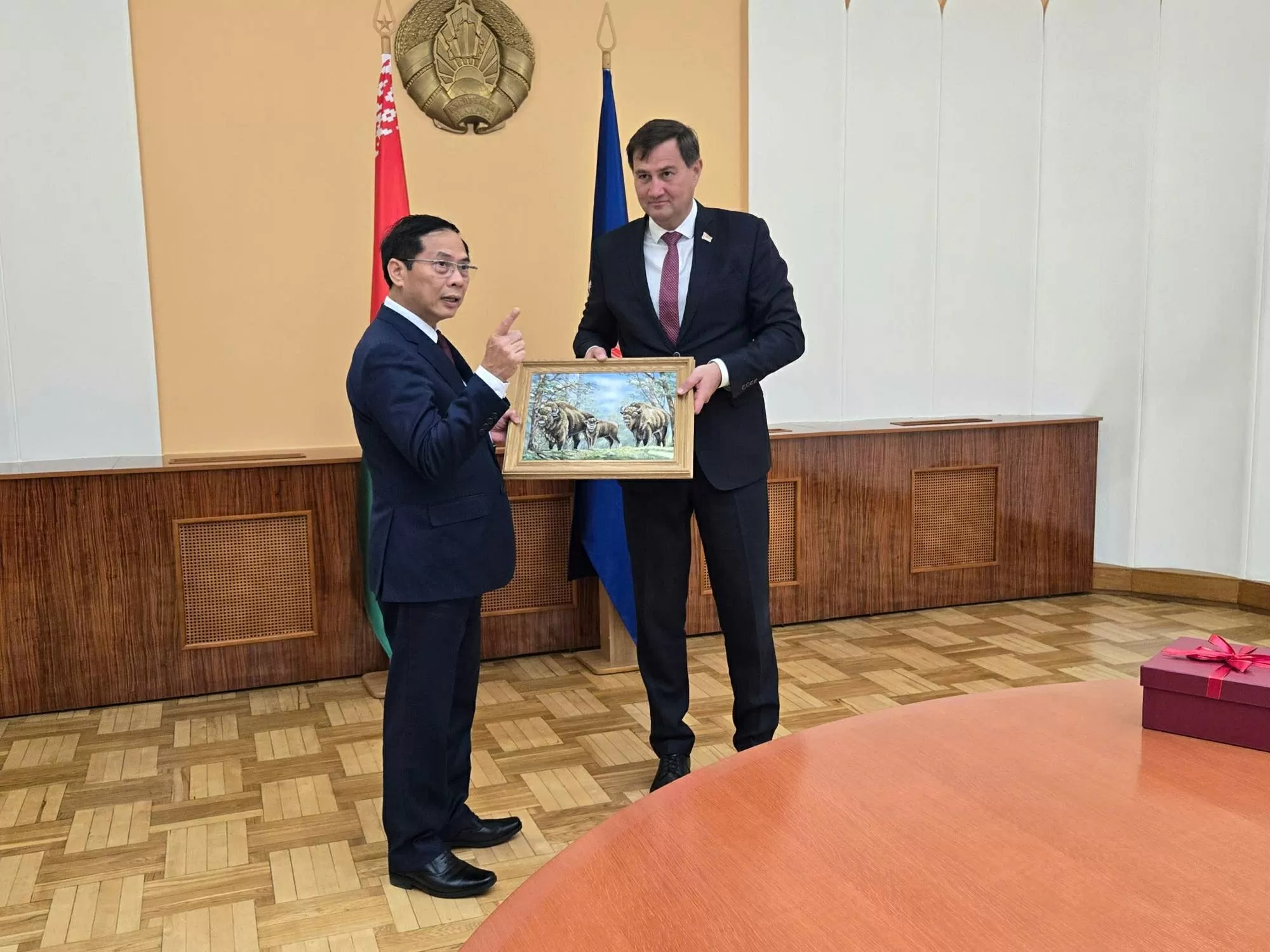 Phó Thủ tướng, Bộ trưởng Ngoại giao Bùi Thanh Sơn hội kiến Bộ trưởng Ngoại giao Belarus Maxim Ryzhenkov Phó Thủ tướng, Bộ trưởng Ngoại giao Bùi Thanh Sơn hội kiến Bộ trưởng Ngoại giao Belarus Maxim Ryzhenkov