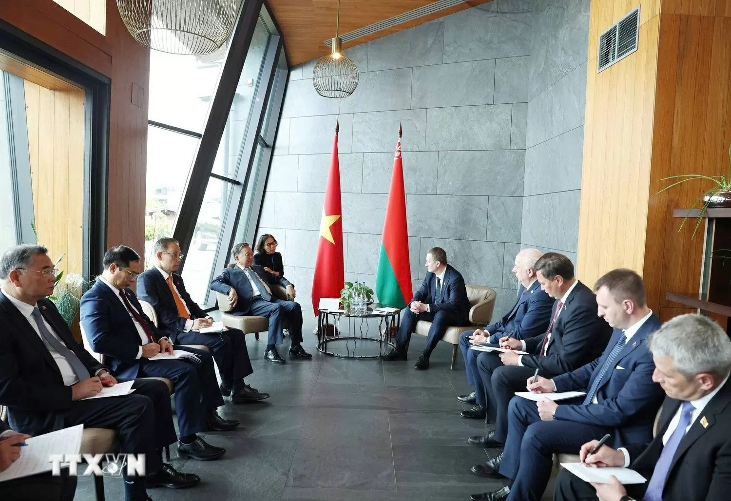 Tổng Bí thư Tô Tâm hội kiến Thủ tướng Belarus Aleksandr Turchin
