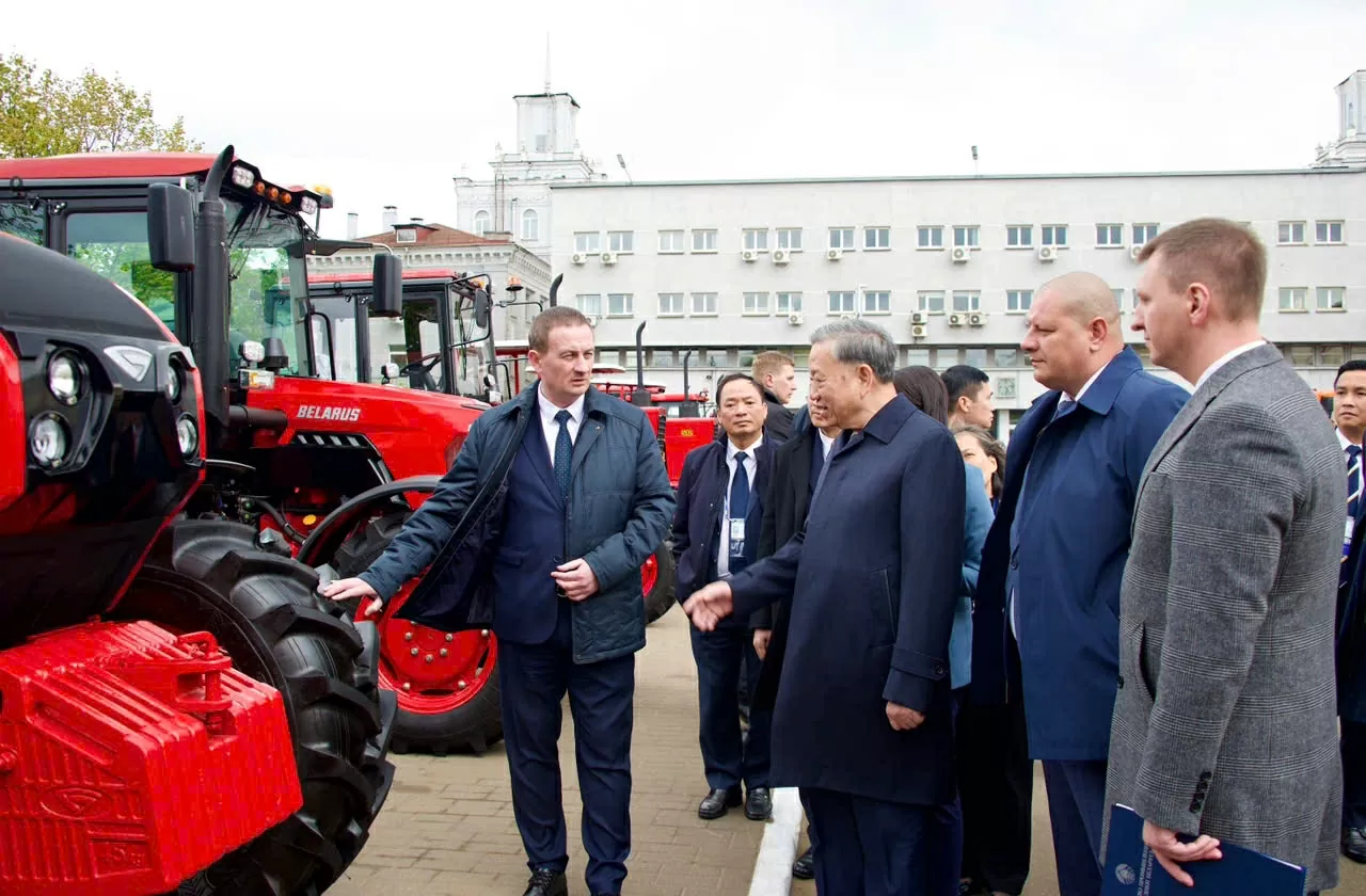 Tổng Bí thư Tô Lâm thăm Nhà máy Máy kéo Minsk