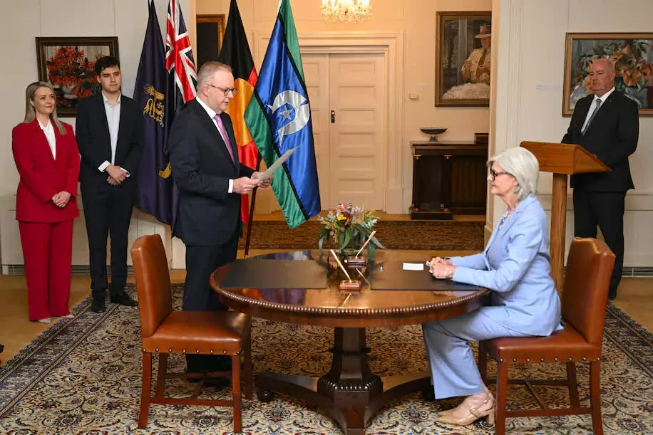 Australia: Thủ tướng Albanese cùng nội các 'tràn đầy năng lượng tài năng và năng lực' tuyên thệ Australia: Thủ tướng Albanese cùng nội các 'tràn đầy năng lượng tài năng và năng lực' tuyên thệ