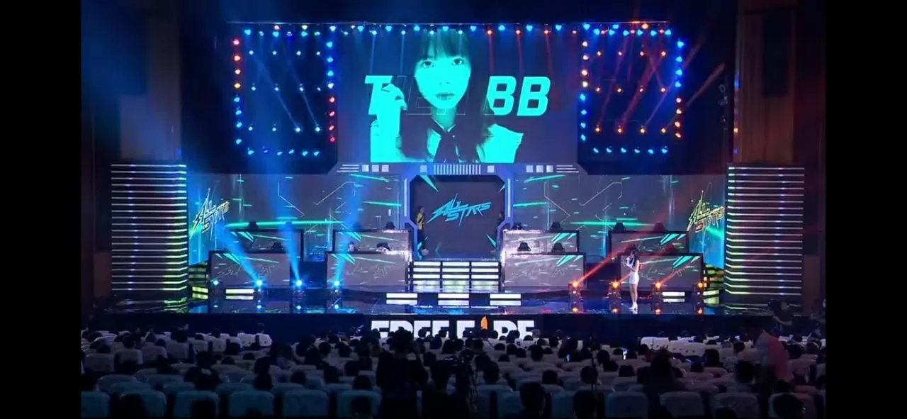 Cô gái trẻ trở thành hiện tượng sau gameshow 'Đại chiến streamer'