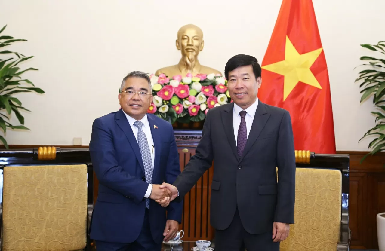 Thứ trưởng Bộ Ngoại giao Nguyễn Mạnh Cường đã tiếp Đại sứ Đặc mệnh toàn quyền Philippines tại Việt Nam Meynardo Los Banos Montealegre. (Ảnh: Thành Long)