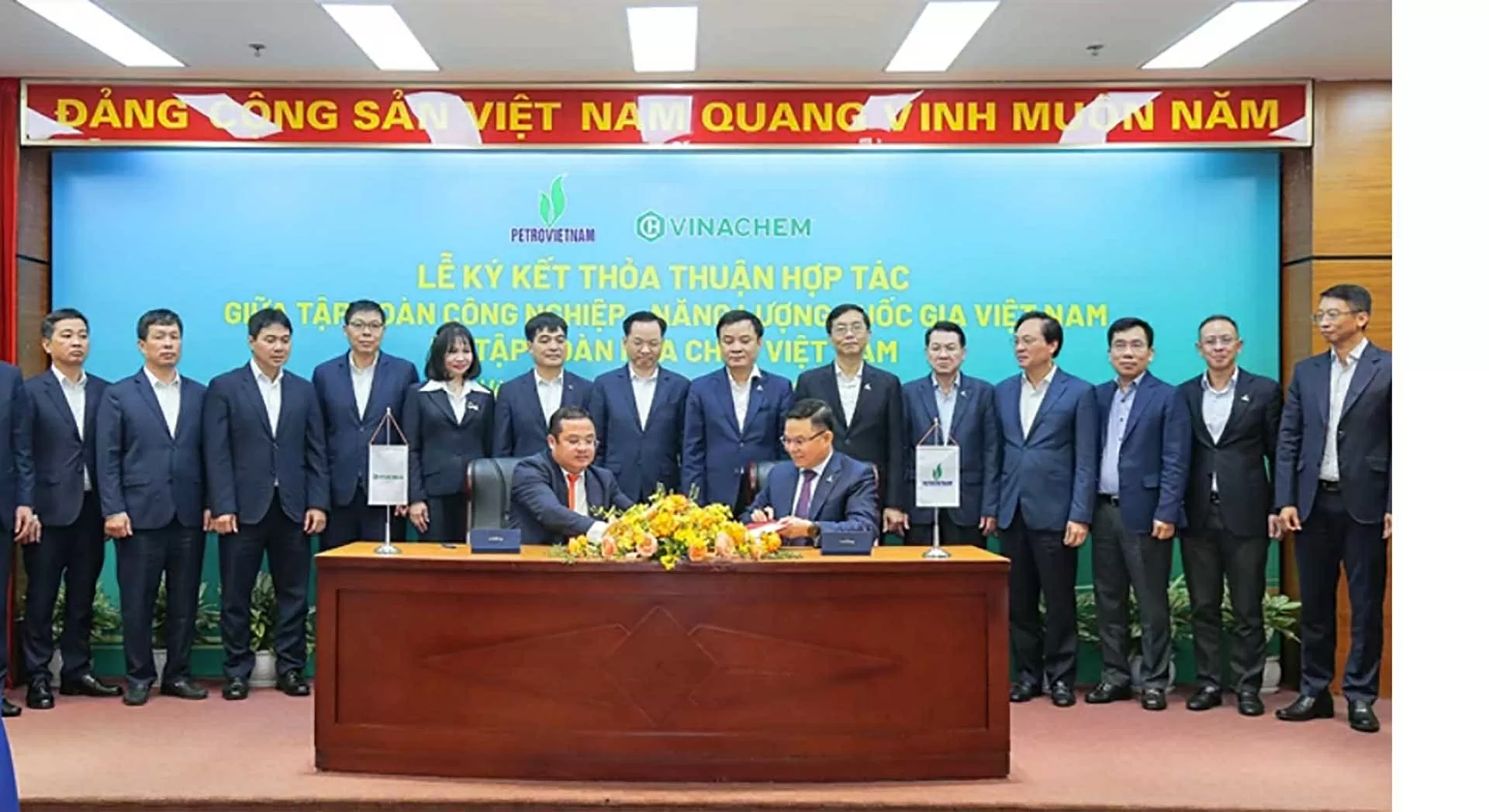 Petrovietnam và Vinachem ký hợp tác toàn diện ngày 16/4/2025, nhằm tận dụng thế mạnh riêng mỗi bên và tạo hiệu ứng cộng hưởng, nâng cao hiệu quả hoạt động sản xuất kinh doanh Petrovietnam và Vinachem ký hợp tác toàn diện ngày 16/4/2025, nhằm tận dụng thế mạnh riêng mỗi bên và tạo hiệu ứng cộng hưởng, nâng cao hiệu quả hoạt động sản xuất kinh doanh