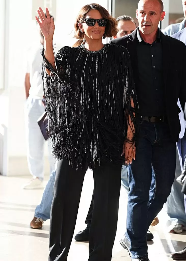 Cannes 2025: Bella Hadid, Halle Berry và dàn sao rạng rỡ trước giờ G Cannes 2025: Bella Hadid, Halle Berry và dàn sao rạng rỡ trước giờ G