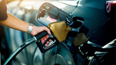 Giá xăng ở Nga đang tăng tốc, chính phủ tìm kiếm biện pháp ổn định thị trường