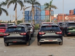 Loạt xe Lada của Nga cập cảng, chuẩn bị ra mắt khách hàng Việt