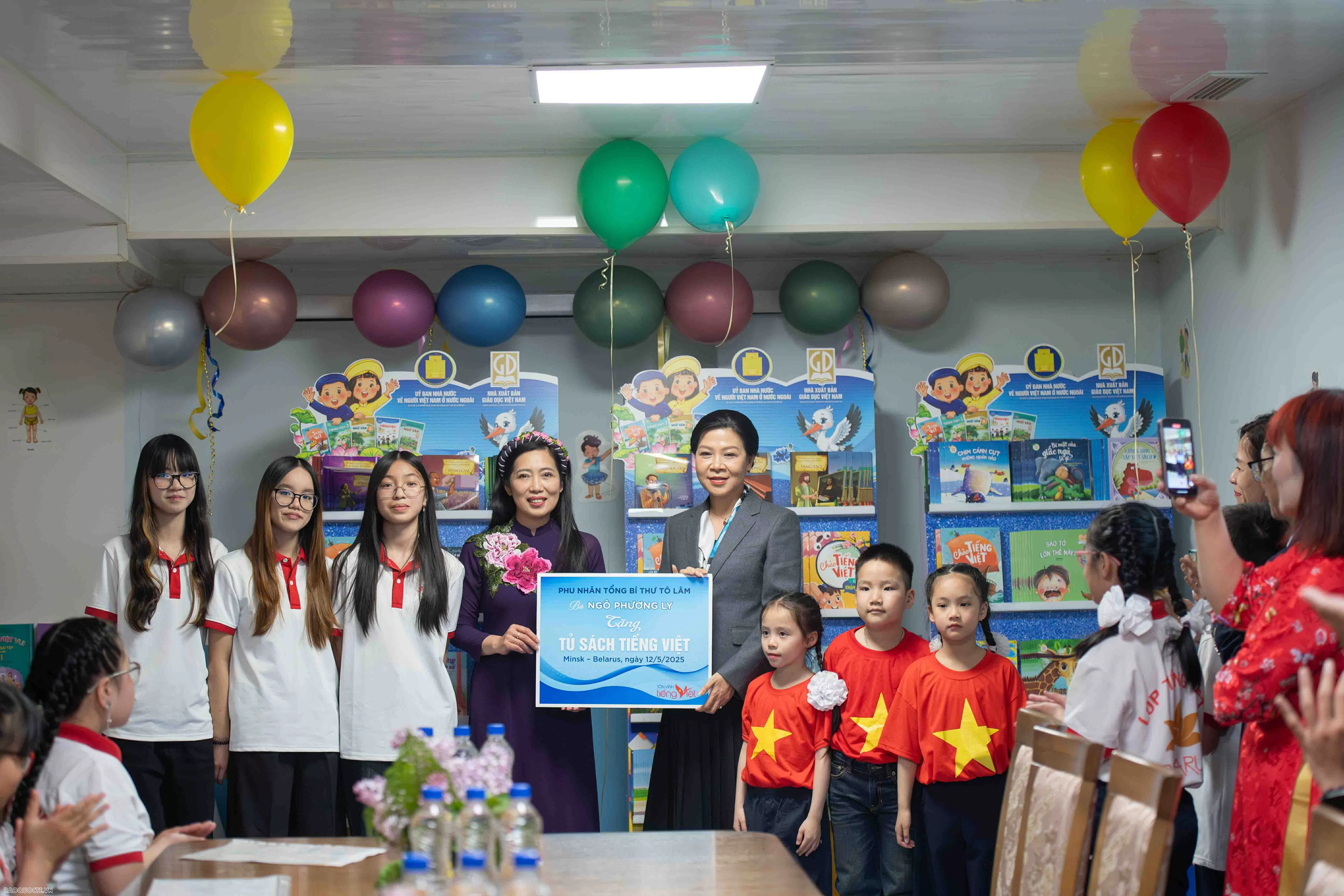 Phu nhân Ngô Phương Ly thăm nơi ươm mầm tiếng Việt cho người Việt ở Belarus