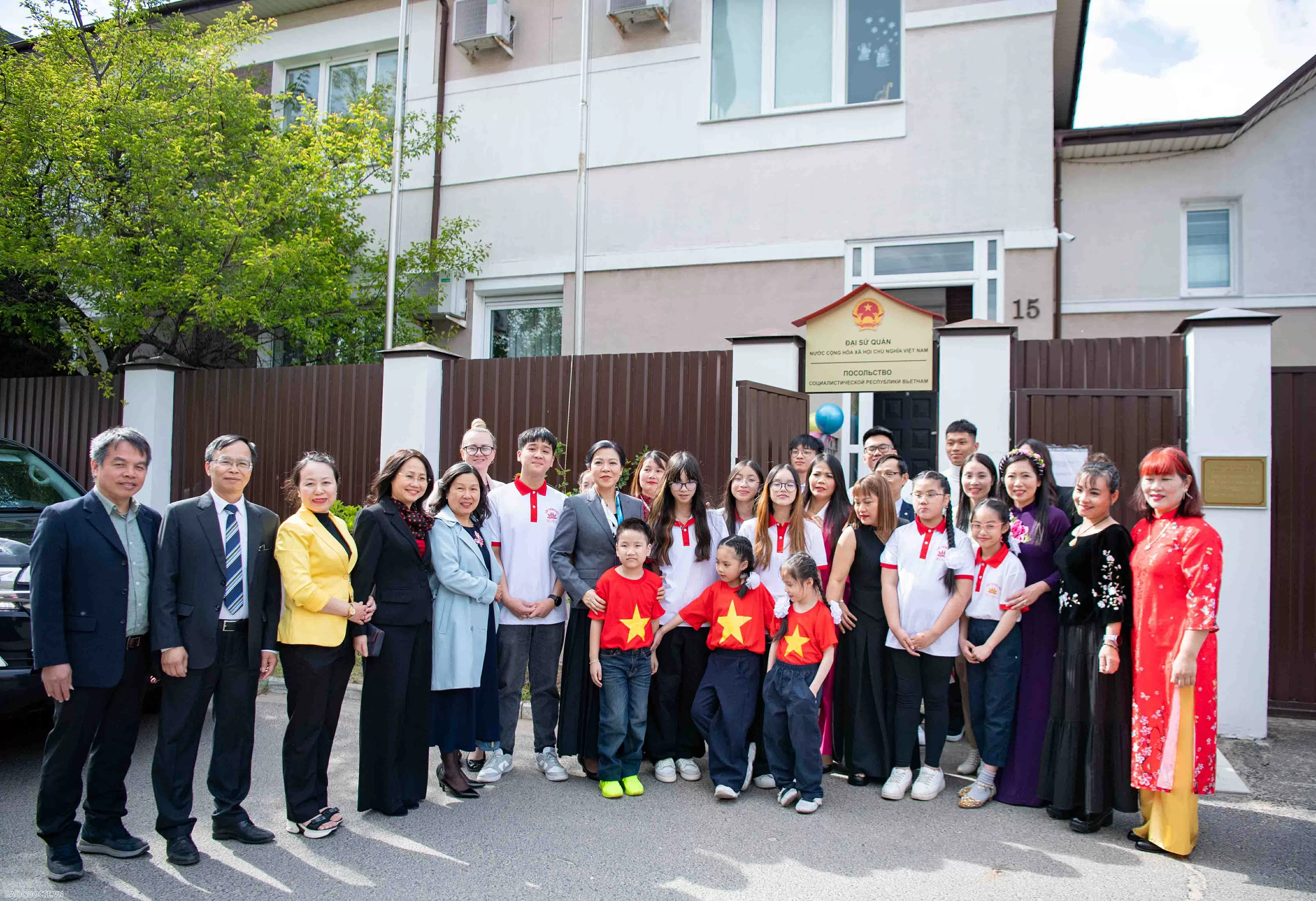 Phu nhân Ngô Phương Ly thăm nơi ươm mầm tiếng Việt cho người Việt ở Belarus Phu nhân Ngô Phương Ly thăm nơi ươm mầm tiếng Việt cho người Việt ở Belarus