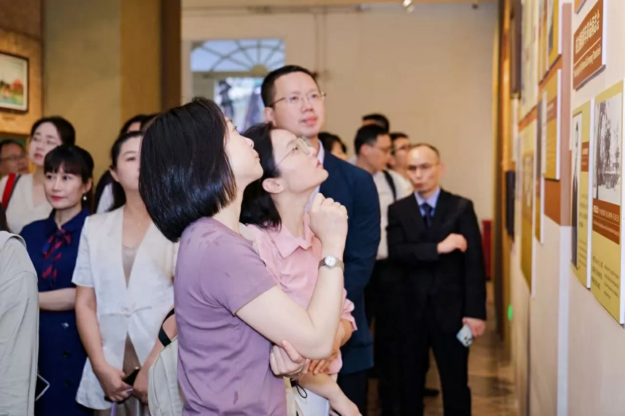 Khai mạc triển lãm chuyên đề 'Đường Cách mạng - Đồng chí Hồ Chí Minh ở Trung Quốc' tại Quảng Châu