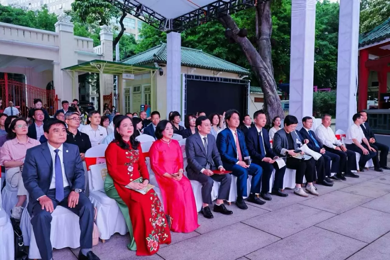 Khai mạc triển lãm chuyên đề 'Đường Cách mạng - Đồng chí Hồ Chí Minh ở Trung Quốc' tại Quảng Châu Khai mạc triển lãm chuyên đề 'Đường Cách mạng - Đồng chí Hồ Chí Minh ở Trung Quốc' tại Quảng Châu