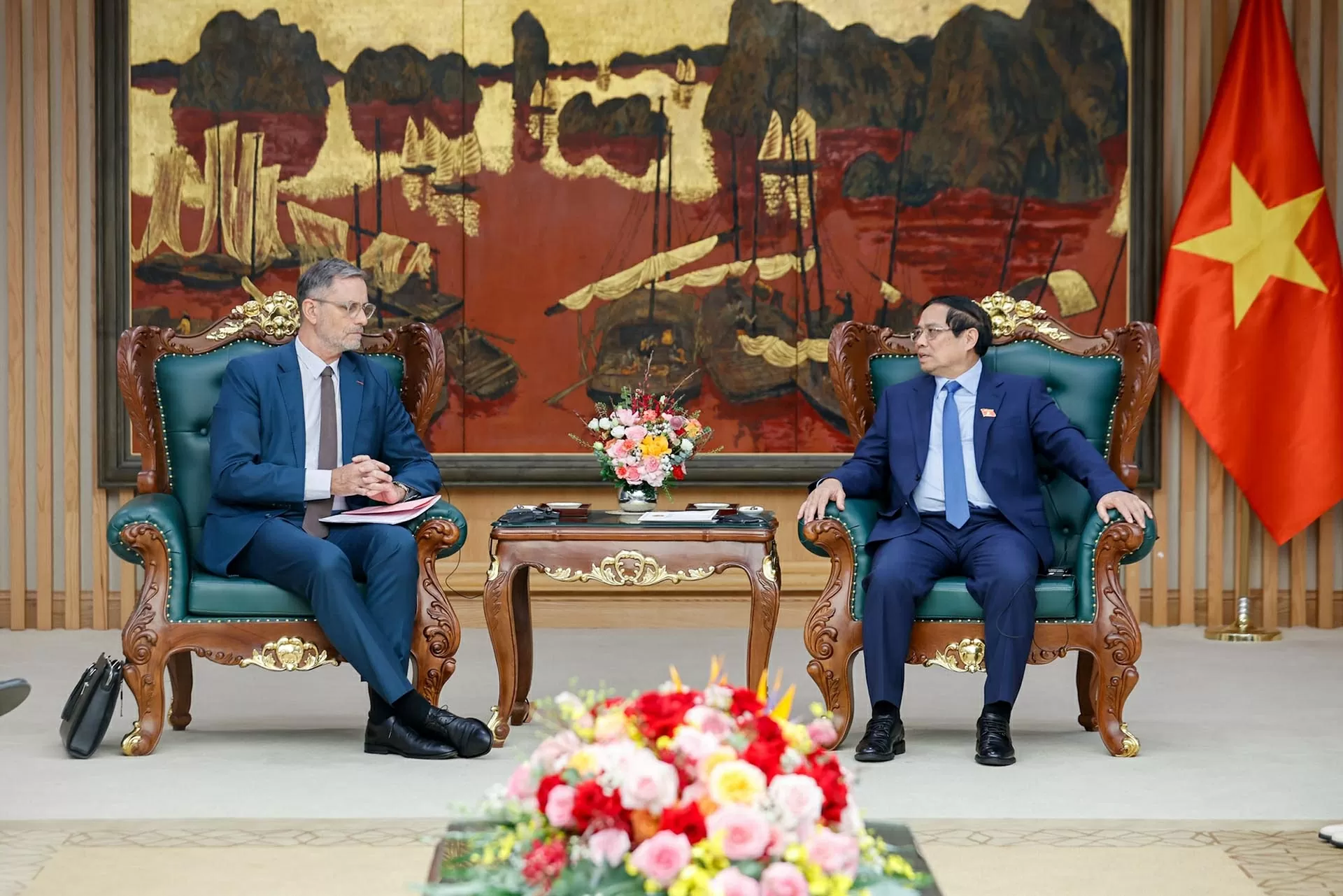 Thủ tướng Phạm Minh Chính tiếp Đại sứ Cộng hòa Pháp tại Việt Nam Olivier Brochet. (Nguồn: VGP) Thủ tướng Phạm Minh Chính tiếp Đại sứ Cộng hòa Pháp tại Việt Nam Olivier Brochet. (Nguồn: VGP)