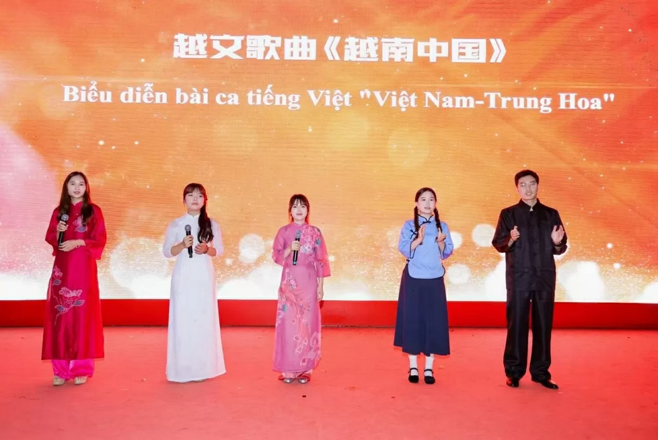 Khai mạc triển lãm chuyên đề 'Đường Cách mạng - Đồng chí Hồ Chí Minh ở Trung Quốc' tại Quảng Châu Khai mạc triển lãm chuyên đề 'Đường Cách mạng - Đồng chí Hồ Chí Minh ở Trung Quốc' tại Quảng Châu