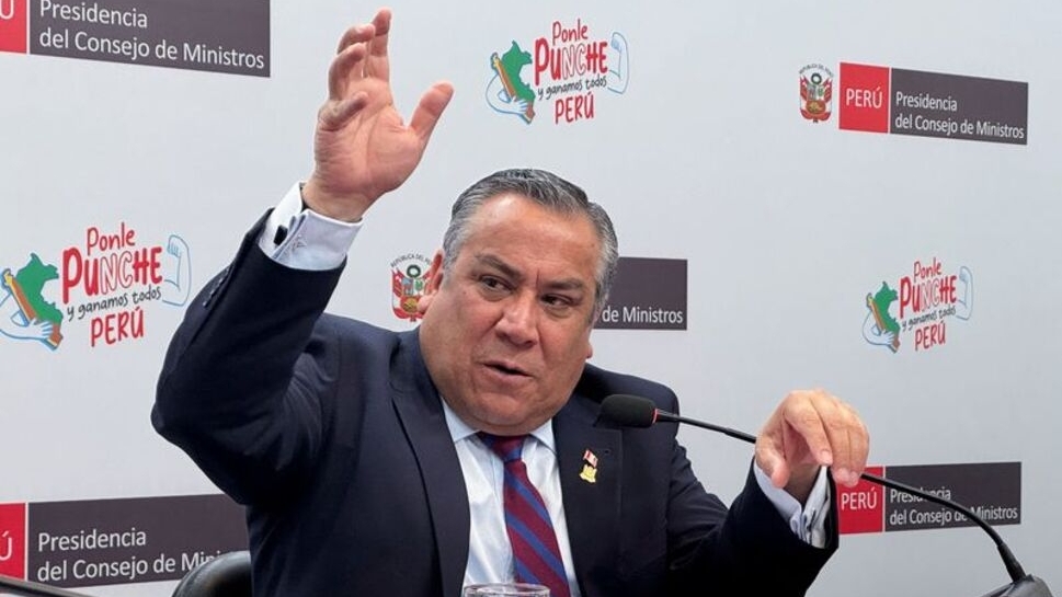 Ngay trước ngày vượt 'bão', Thủ tướng Peru từ chức