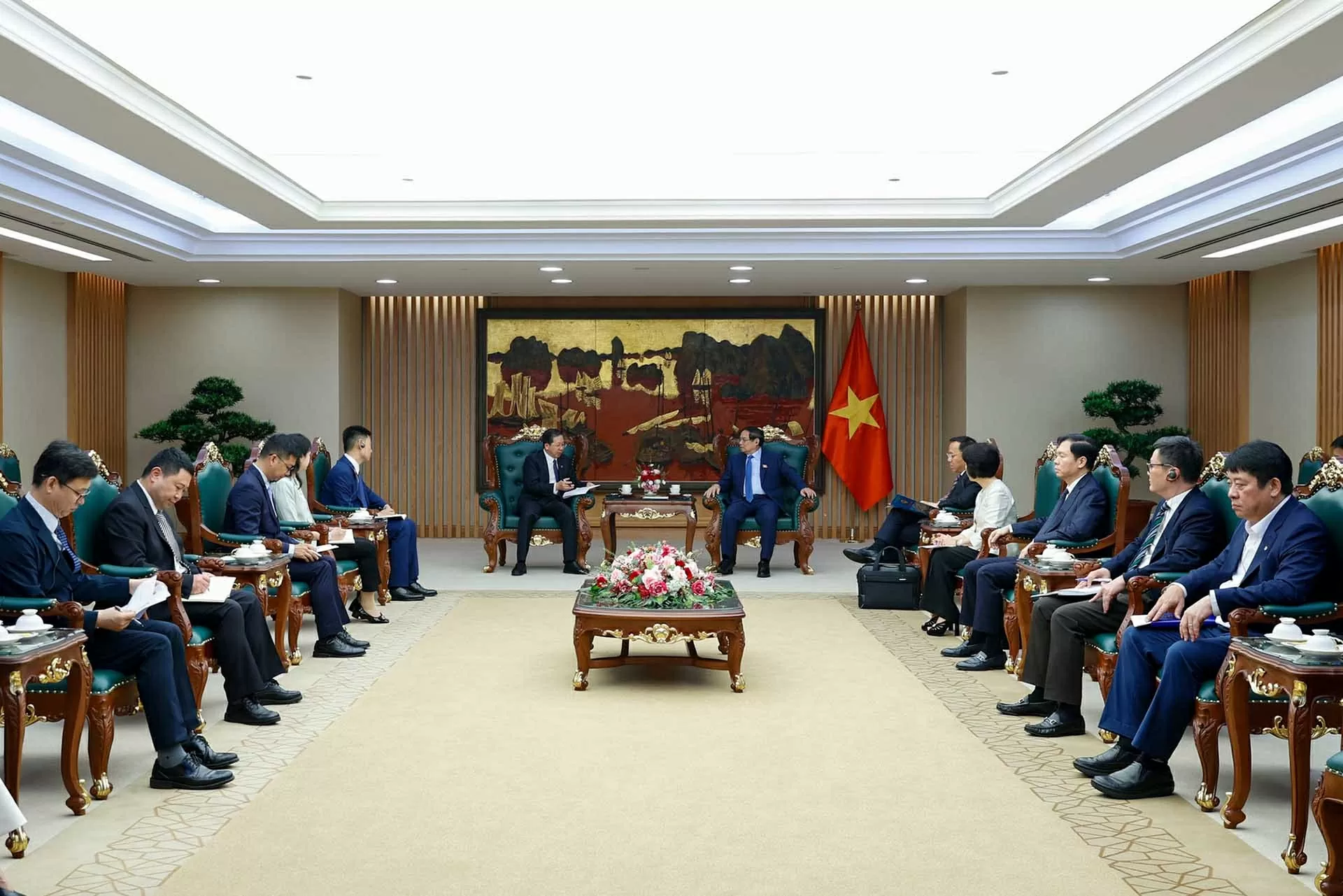 Thủ tướng Phạm Minh Chính tiếp Chủ tịch Tập đoàn Hoa Điện Trung Quốc