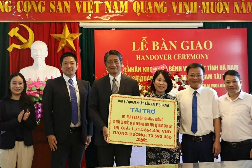 Đại sứ quán Nhật Bản bàn giao thiết bị y tế cho Bệnh viện Mắt tỉnh Hà Nam Đại sứ quán Nhật Bản bàn giao thiết bị y tế cho Bệnh viện Mắt tỉnh Hà Nam