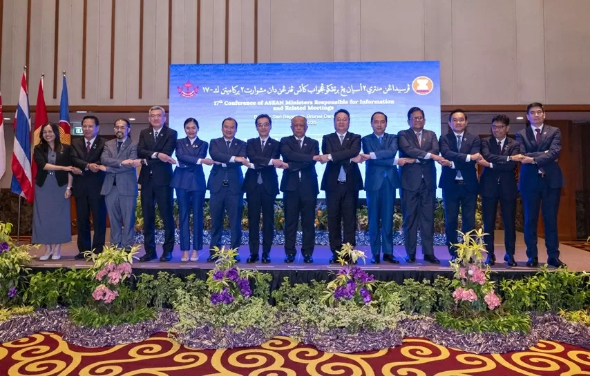 Ngày 7/5, Hội nghị Bộ trưởng phụ trách Thông tin ASEAN (AMRI) lần thứ 17 và Hội nghị Bộ trưởng Thông tin ASEAN+3 (với Trung Quốc, Nhật Bản, Hàn Quốc) lần thứ 8 đã chính thức diễn ra tại thủ đô Bandar Seri Begawan của Brunei. Ngày 7/5, Hội nghị Bộ trưởng phụ trách Thông tin ASEAN (AMRI) lần thứ 17 và Hội nghị Bộ trưởng Thông tin ASEAN+3 (với Trung Quốc, Nhật Bản, Hàn Quốc) lần thứ 8 đã chính thức diễn ra tại thủ đô Bandar Seri Begawan của Brunei.