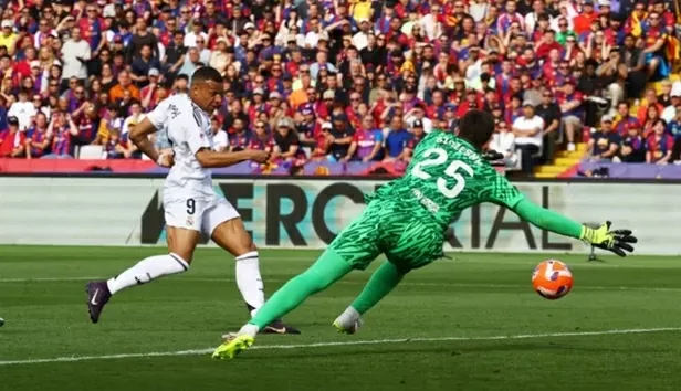 Cuộc đua Chiếc giày vàng châu Âu 2024/25: Mbappe bứt phá ngoạn mục