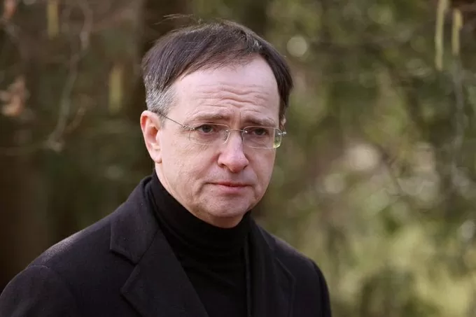 Bất chấp việc Tổng thống Ukraine khăng khăng phải 'nói chuyện' với người đồng cấp Nga, ông Putin vắng mặt trong danh sách đoàn đàm phán Bất chấp việc Tổng thống Ukraine khăng khăng phải 'nói chuyện' với người đồng cấp Nga, ông Putin vắng mặt trong danh sách đoàn đàm phán