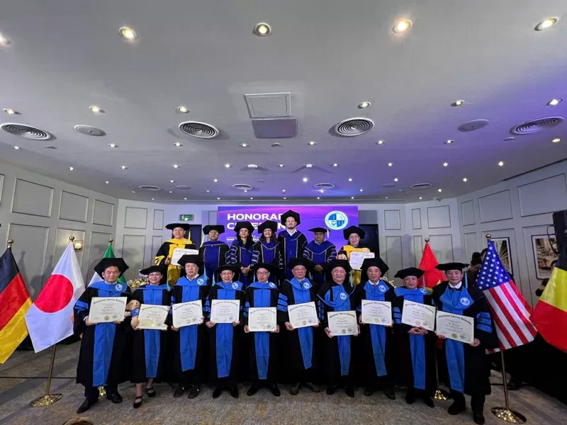Kỹ sư Võ Thị Ngọc nhận bằng tiến sĩ danh dự tại lễ vinh danh cùng các nhà khoa học và chuyên gia quốc tế. Kỹ sư Võ Thị Ngọc nhận bằng tiến sĩ danh dự tại lễ vinh danh cùng các nhà khoa học và chuyên gia quốc tế.