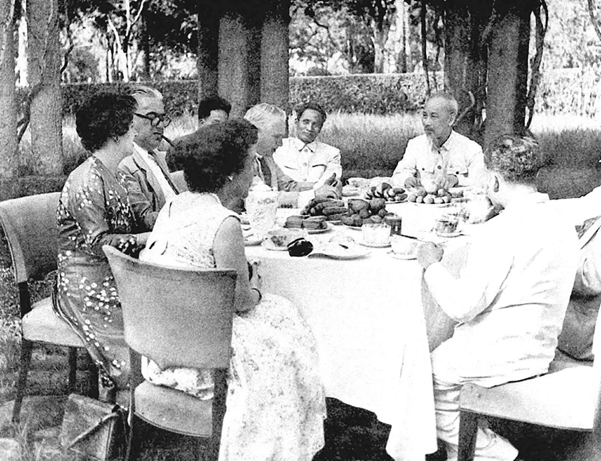 Nghệ thuật ngoại giao Hồ Chí Minh: Nguồn sáng không bao giờ tắt Nghệ thuật ngoại giao Hồ Chí Minh: Nguồn sáng không bao giờ tắt