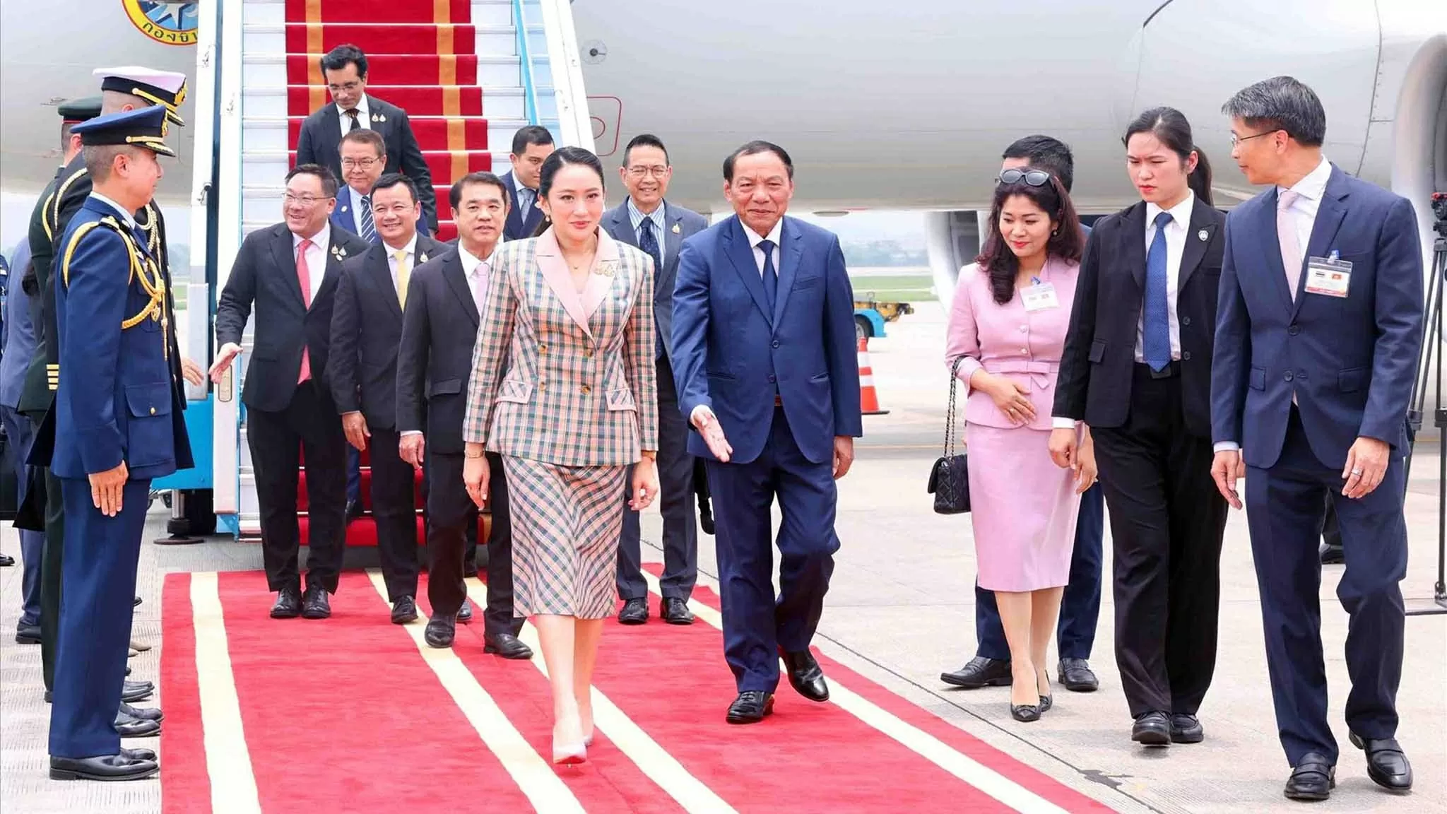 Thủ tướng Thái Lan Paetongtarn Shinawatra đến Hà Nội, bắt đầu chuyến thăm chính thức Việt Nam