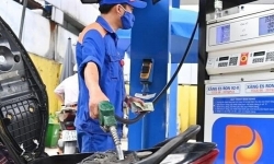 Giá xăng dầu hôm nay 15/5: Thế giới trượt dốc nhẹ; chiều nay xăng trong nước có thể chấm dứt chuỗi giảm