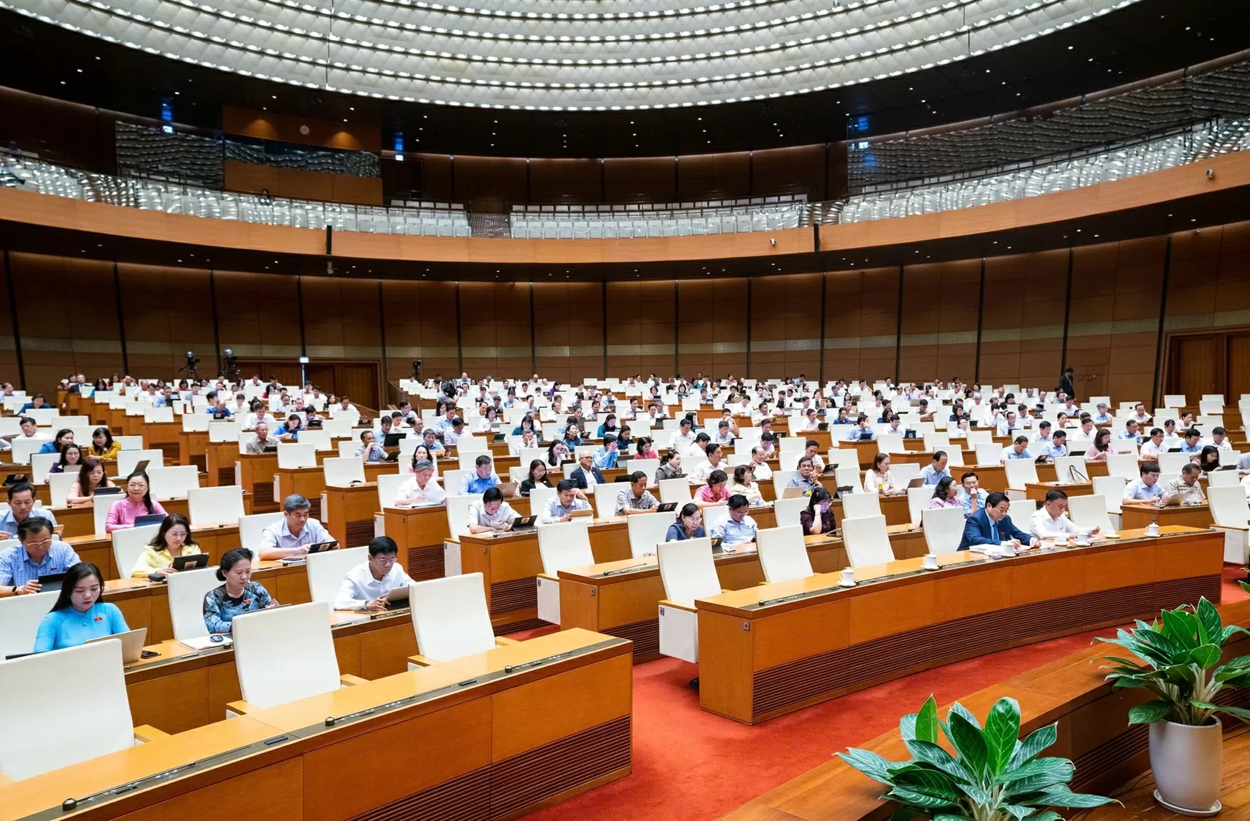 Đại biểu tham gia phiên họp Quốc hội sáng 15/5.