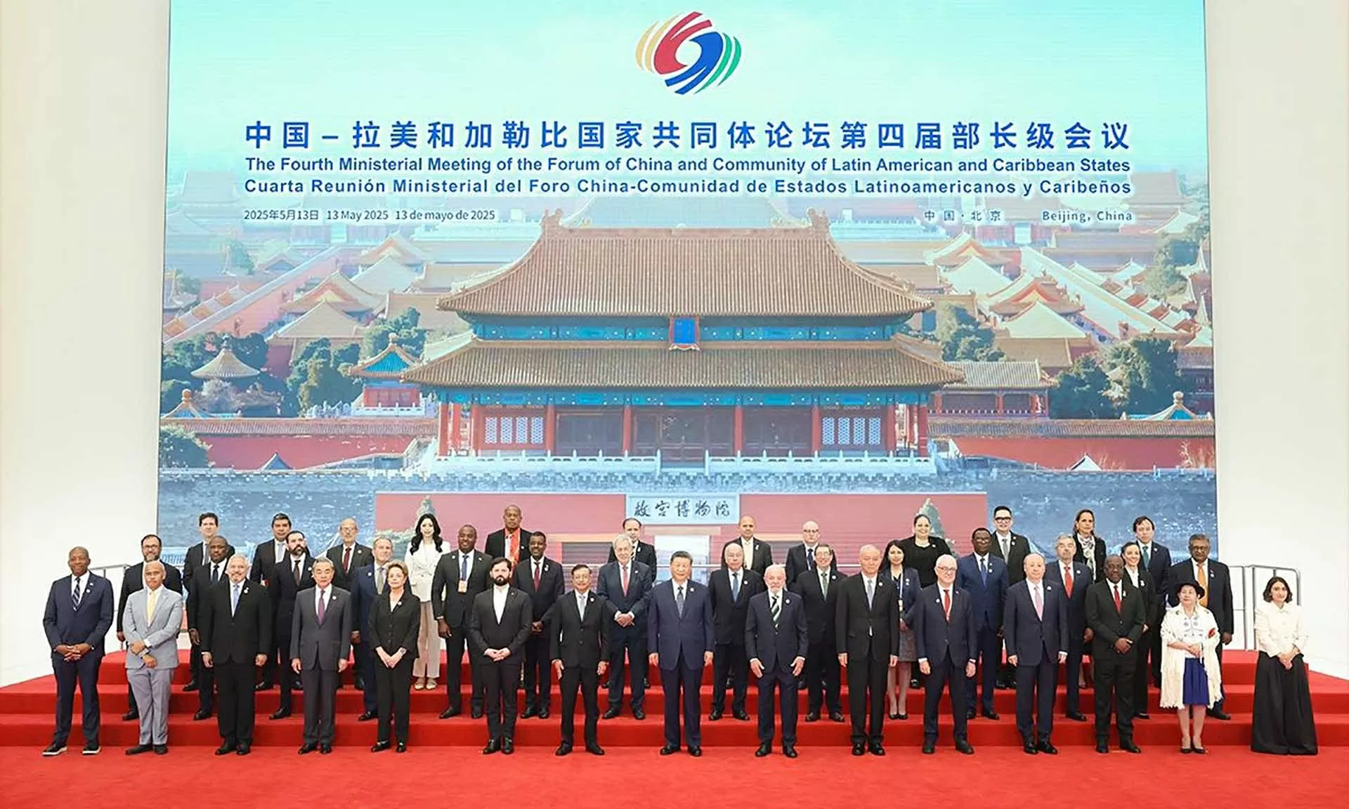 Lãnh đạo Trung Quốc và lãnh đạo, quan chức cấp cao các nước CELAC chụp ảnh lưu niệm trước thềm Lễ khai mạc Hội nghị Bộ trưởng lần thứ 4 Trung Quốc-CELAC tại Bắc Kinh (Trung Quốc) ngày 13/5. (Nguồn: Tân Hoa xã) Lãnh đạo Trung Quốc và lãnh đạo, quan chức cấp cao các nước CELAC chụp ảnh lưu niệm trước thềm Lễ khai mạc Hội nghị Bộ trưởng lần thứ 4 Trung Quốc-CELAC tại Bắc Kinh (Trung Quốc) ngày 13/5. (Nguồn: Tân Hoa xã)