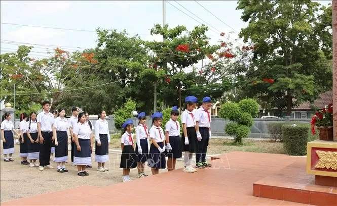 Người Việt tại Savannakhet mừng sinh nhật Bác Hồ Người Việt tại Savannakhet (Lào) mừng sinh nhật Bác Hồ