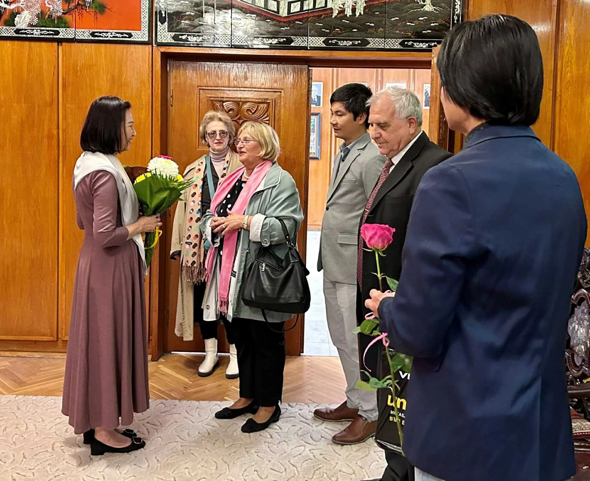 Đại sứ Nguyễn Thị Minh Nguyệt tiếp Ban chấp hành Hội người Việt tại Bulgaria, Hội hữu nghị Bulgaria-Việt Nam