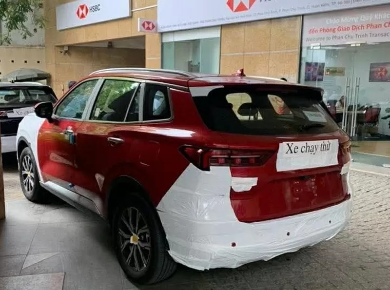 Chiếc Ford Territory 2025 màu đỏ có thể là một trong những phiên bản cao cấp hơn