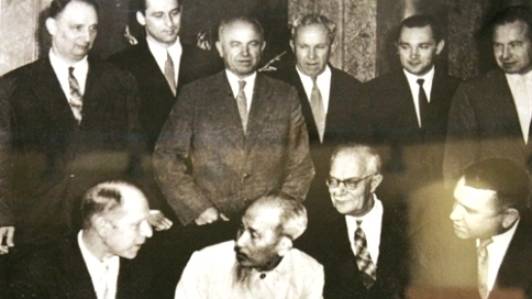 Bài 1 - 'Ngọn đèn soi đường' mang tên văn hóa ngoại giao Hồ Chí Minh