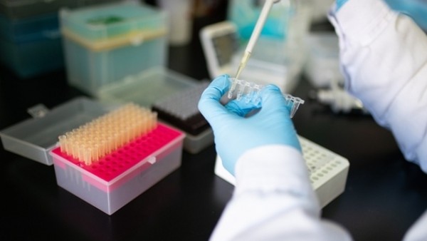 Dịch Covid-19 quay trở lại mạnh mẽ, Bộ Y tế khuyến cáo những nhóm người sau cần điều trị tại bệnh viện