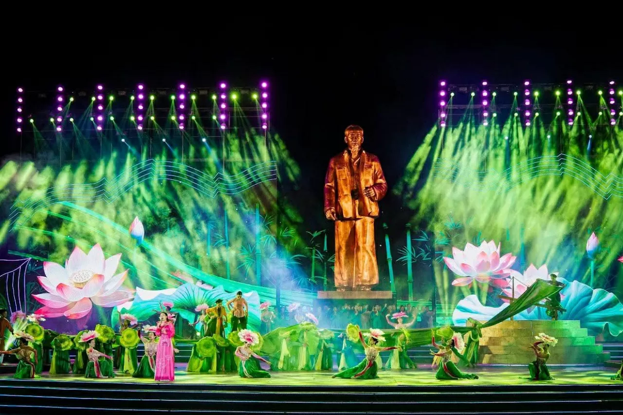 Nghệ An long trọng khai mạc Lễ hội làng Sen 2025