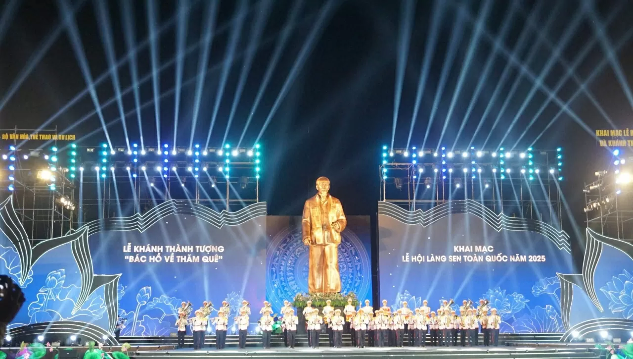 Nghệ An long trọng khai mạc Lễ hội làng Sen 2025