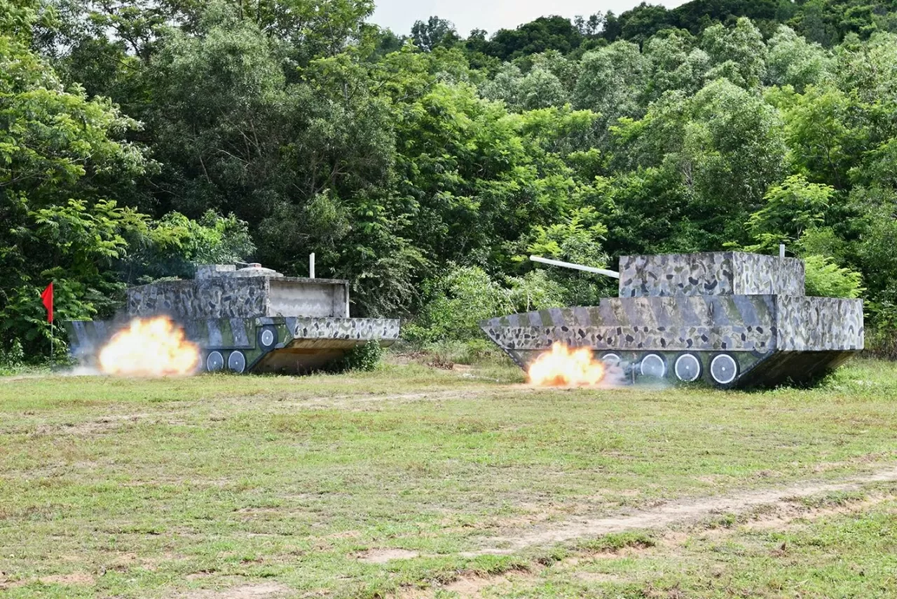 Chiến sĩ mới Bộ Tư lệnh Vùng 5 Hải quân thực hành “3 tiếng nổ”