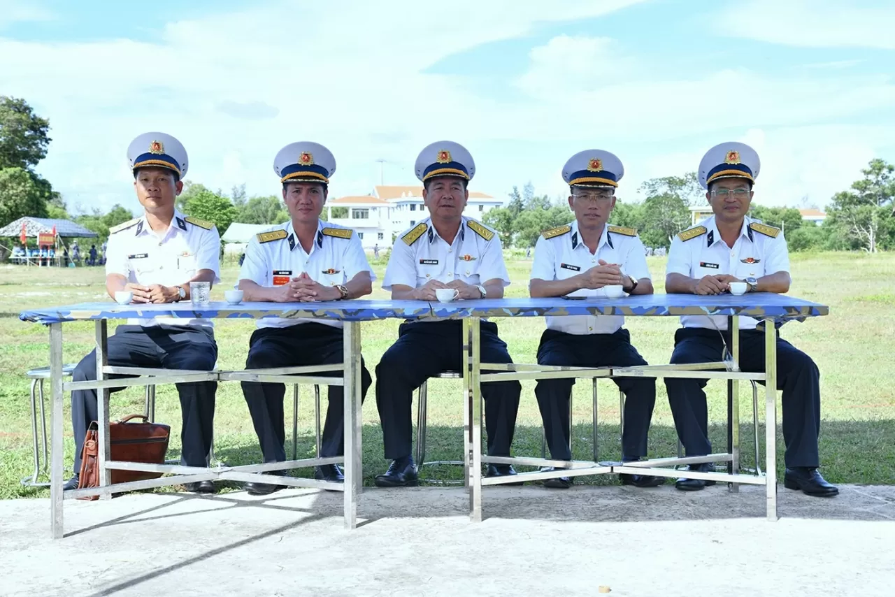 Chiến sĩ mới Bộ Tư lệnh Vùng 5 Hải quân thực hành “3 tiếng nổ” Chiến sĩ mới Bộ Tư lệnh Vùng 5 Hải quân thực hành “3 tiếng nổ”