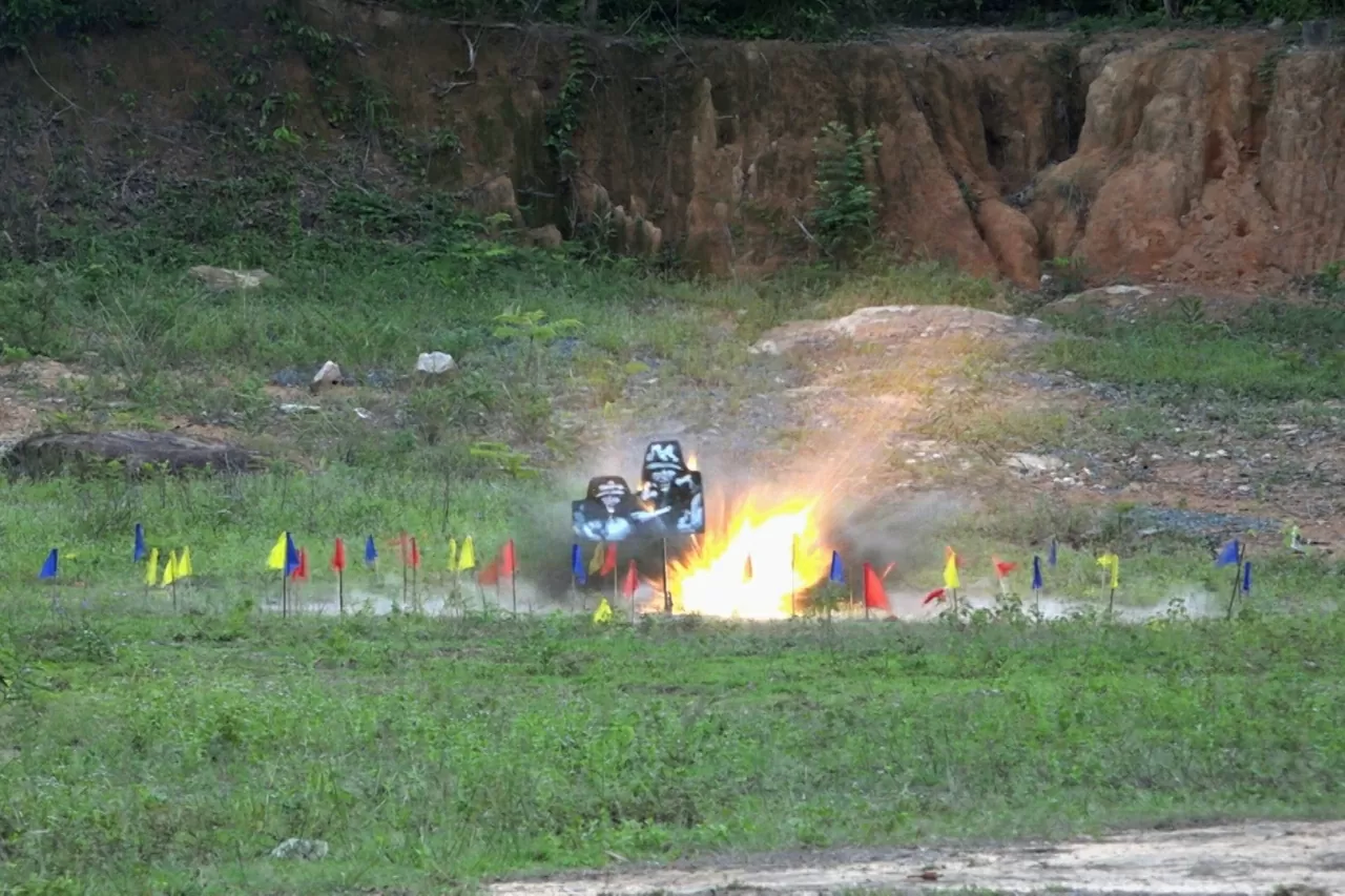 Chiến sĩ mới Bộ Tư lệnh Vùng 5 Hải quân thực hành “3 tiếng nổ”