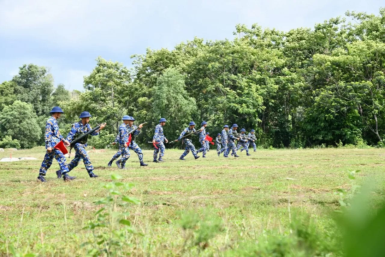 Chiến sĩ mới Bộ Tư lệnh Vùng 5 Hải quân thực hành “3 tiếng nổ” Chiến sĩ mới Bộ Tư lệnh Vùng 5 Hải quân thực hành “3 tiếng nổ”