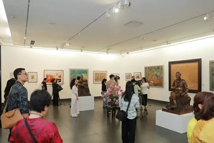 Khắc họa cuộc đời bình dị và sự nghiệp cách mạng vĩ đại của Chủ tịch Hồ Chí Minh