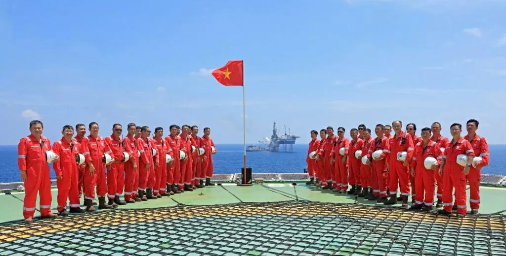 Phó Thủ tướng Bùi Thanh Sơn dự Lễ đón dòng dầu đầu tiên của Dự án phát triển mỏ Đại Hùng giai đoạn 3, Lô 05-1(a)