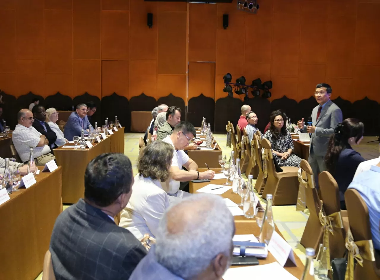 Thứ trưởng thường trực Nguyễn Minh Vũ trả lời những câu hỏi của đại biểu. (Ảnh: Thành Long) Thứ trưởng thường trực Nguyễn Minh Vũ trả lời những câu hỏi của đại biểu. (Ảnh: Thành Long)